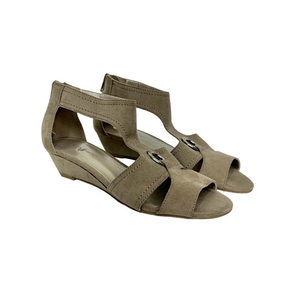 Jaclyn Smith Daphne Khaki Gray Faux Suede Strappy Wedge Heel Sandals Size 6 - Picture 1 of 15